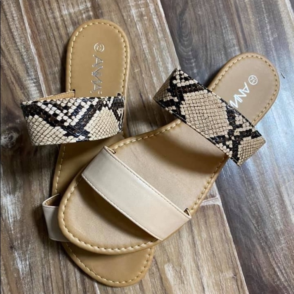 Sandals Snakeskin print